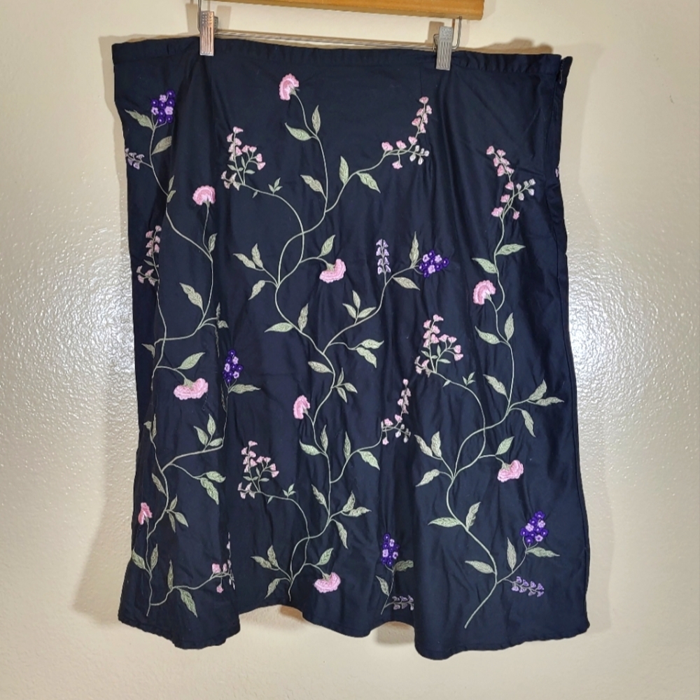Dressbarn Black Embroidered Floral Knee Length Skirt - Picture 1 of 4
